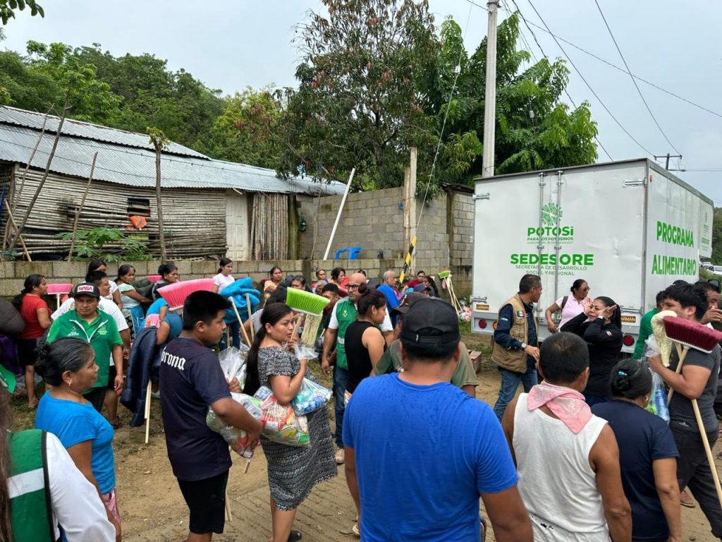 Tras las inundaciones en Tamazunchale: Protección Civil evalúa viviendas dañadas mientras Sedesore distribuye víveres y enseres a familias afectadas.